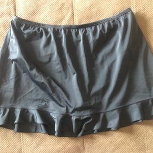 Women's plus black Swim Skirt with ruffle bottoms Size 22